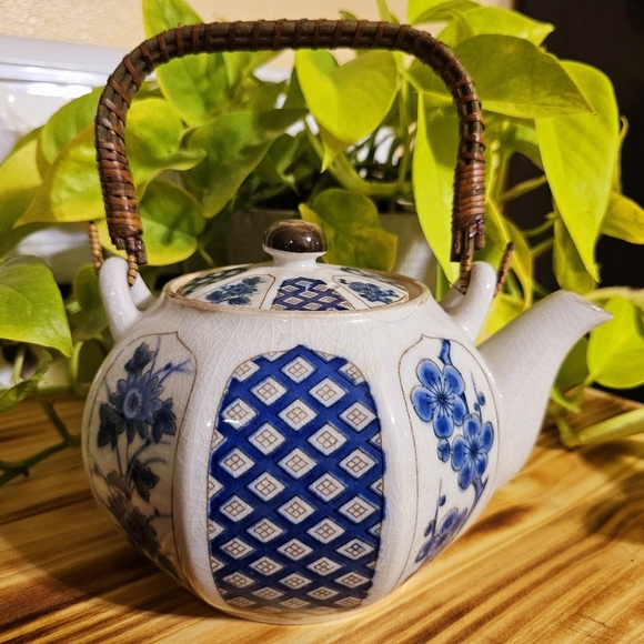 Vintage 1970's Japanese Otagiri OMC blue and white floral tea set - Picture 4 of 7